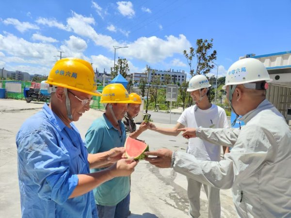 富豪配资 高温送“凉”&#32;解暑又暖心